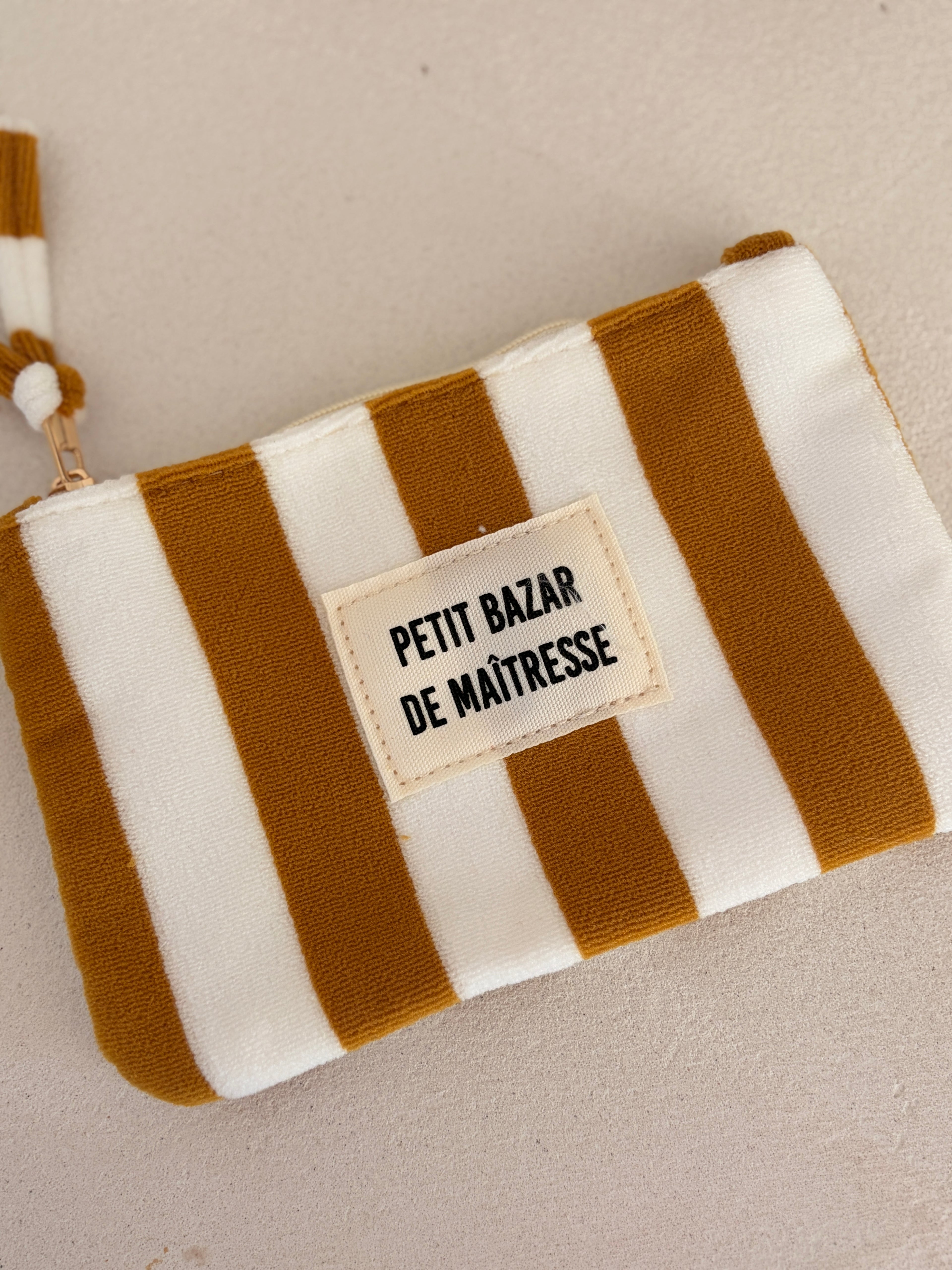 PETIT BAZAR DE MAÎTRESSE