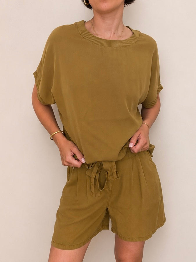 TOP LIVIA KAKI