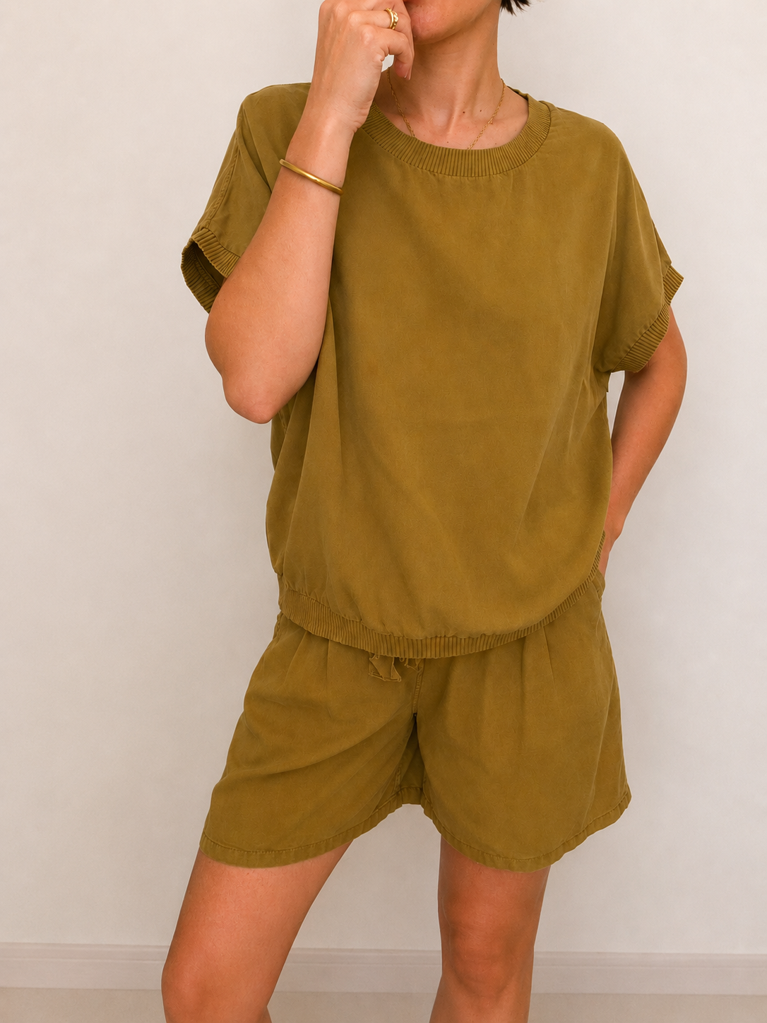 TOP LIVIA KAKI